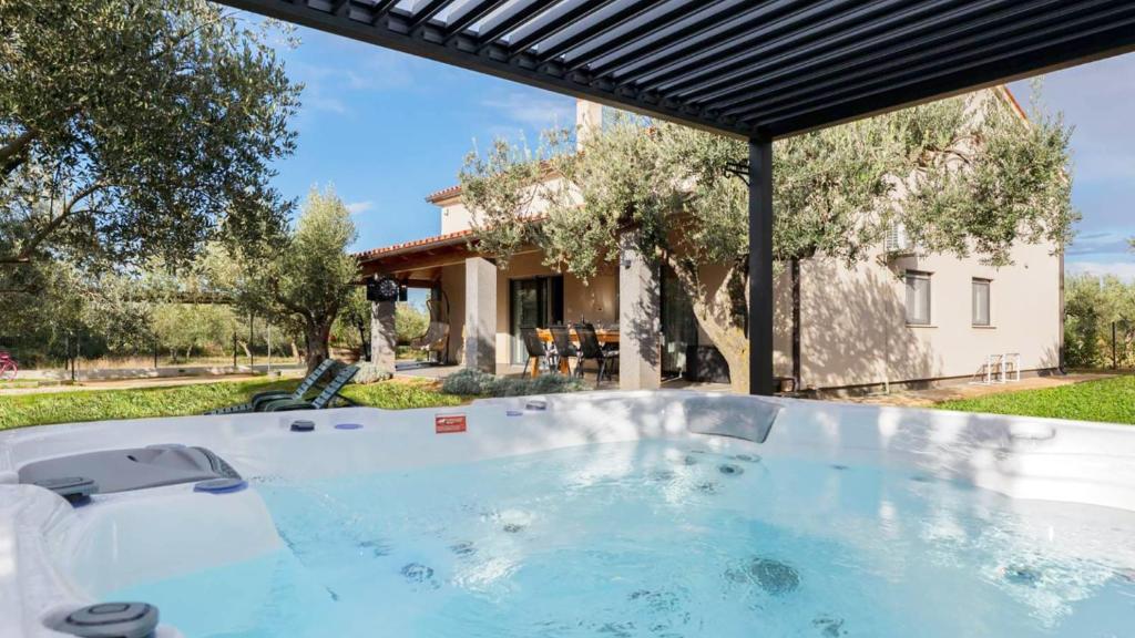 Lara's Oasis by Villas Guide