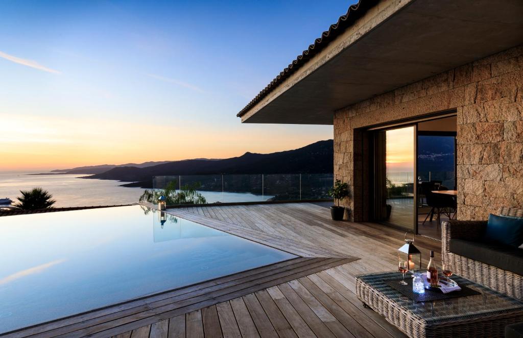 a villa with a swimming pool at sunset at Villa Supranu in Viggianello
