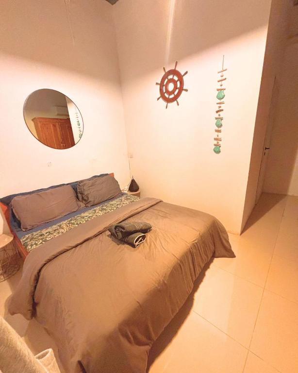 Ένα ή περισσότερα κρεβάτια σε δωμάτιο στο Sliema Room with ensuite bathroom, air-condition and spacious