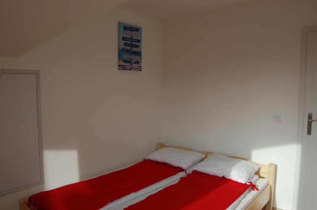 Postel nebo postele na pokoji v ubytování Dom nad morzem Sosenka