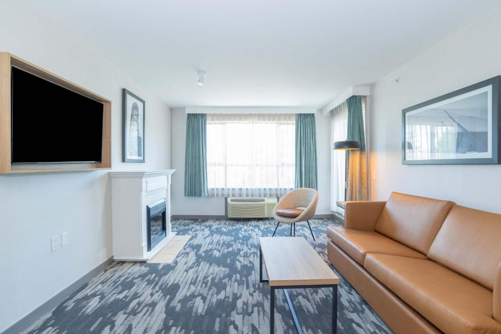 Sandman Signature Surrey-Guildford Suites photo