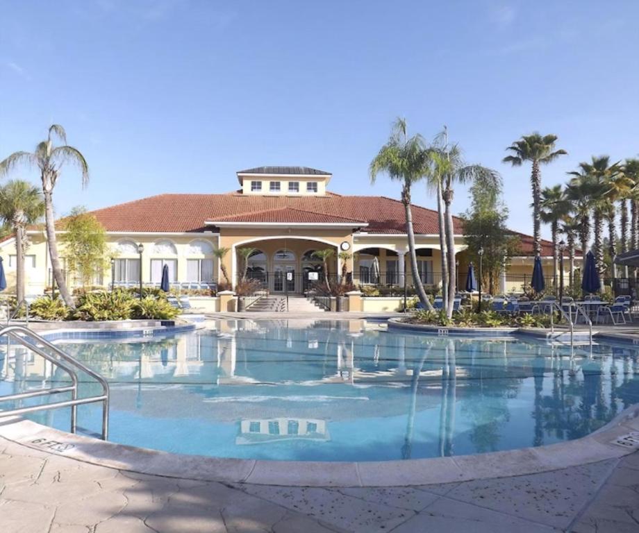Amazing 3-2 Townhome With Lake View At Terra Verde!!