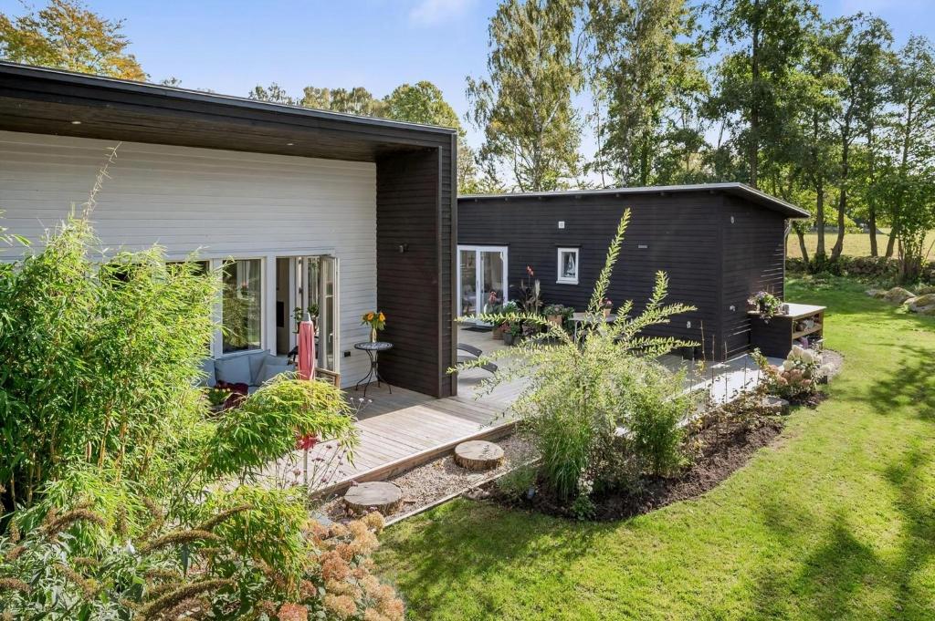 Zahrada ubytování Newly Built Architect-Designed House By The Sea