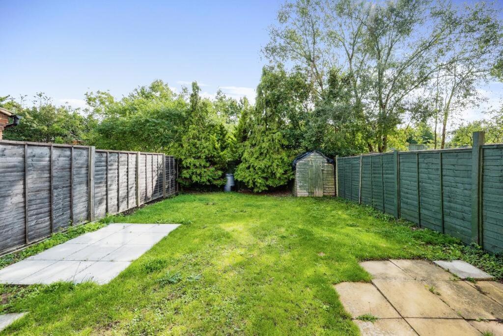 En have udenfor Cosy stay with easy M1 and A421 access