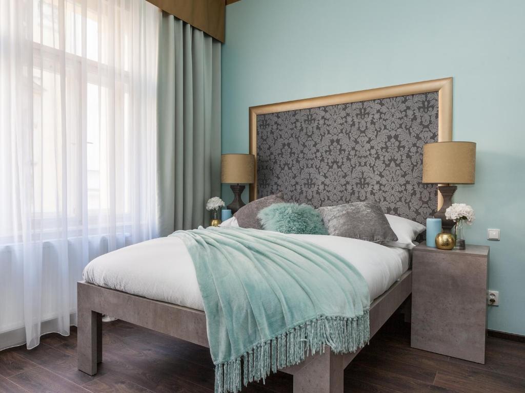 Кровать или кровати в номере Gorgeous Prague Rooms