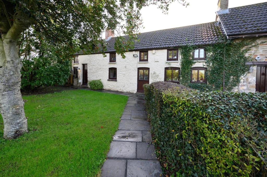 Κήπος έξω από το Laurel Cottage by STAE-Homes