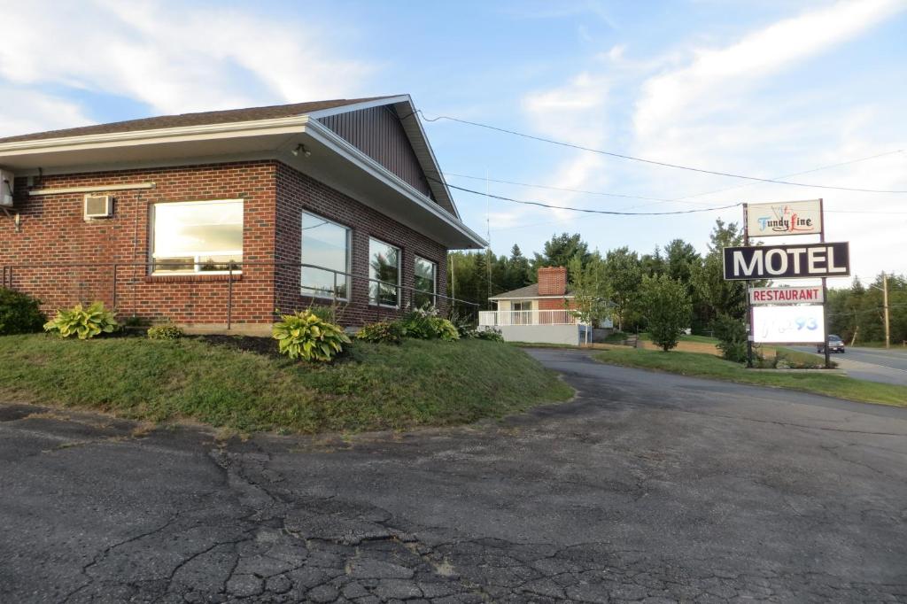 Fundy Line Motel