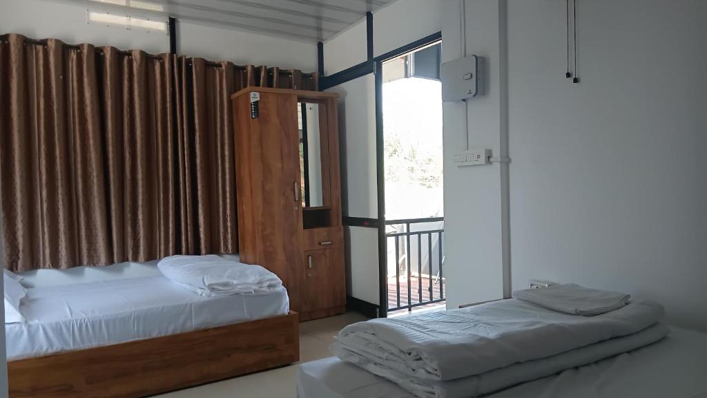 Postel nebo postele na pokoji v ubytování Sleek Haven