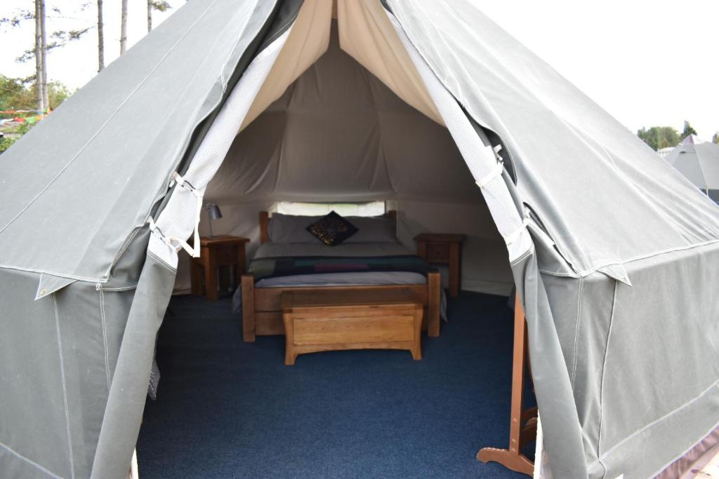 Rum Bridge Glamping and Fishing Resort - Carpa