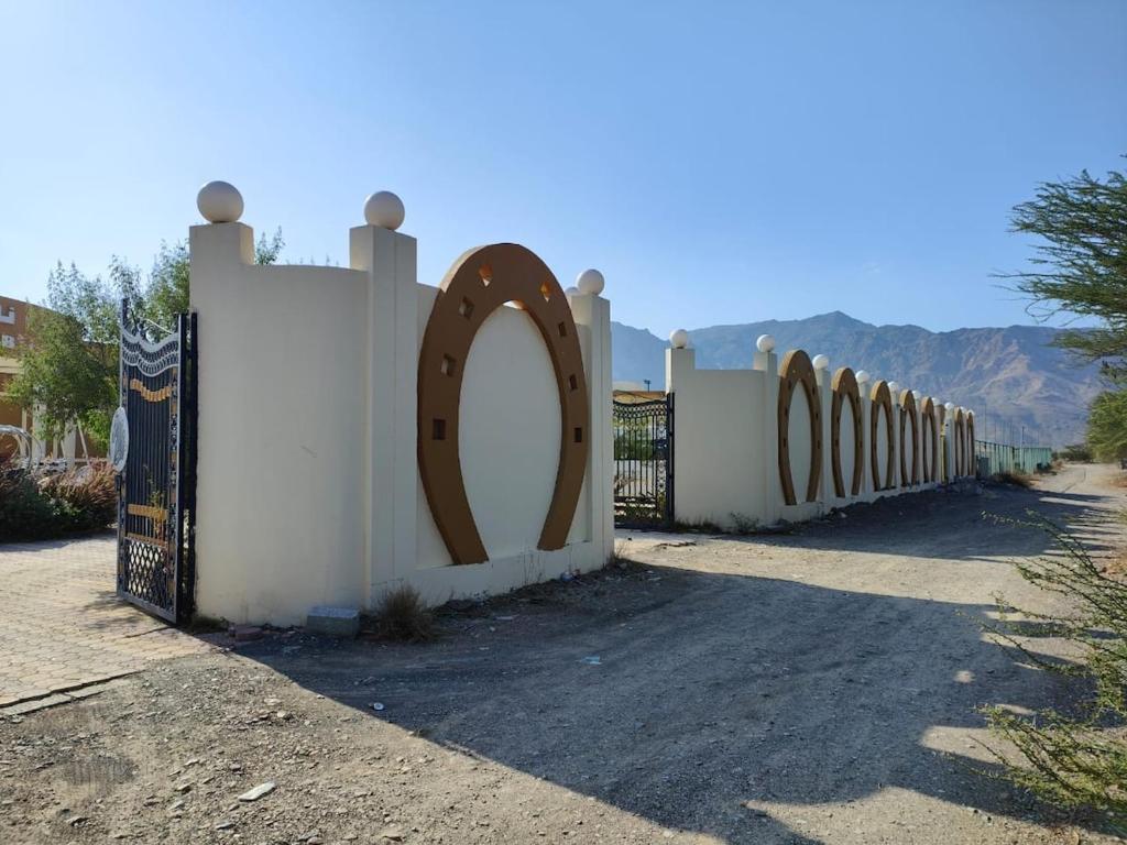 Nespecifikovaný výhled na hory nebo výhled na hory při pohledu z prázdninového domu