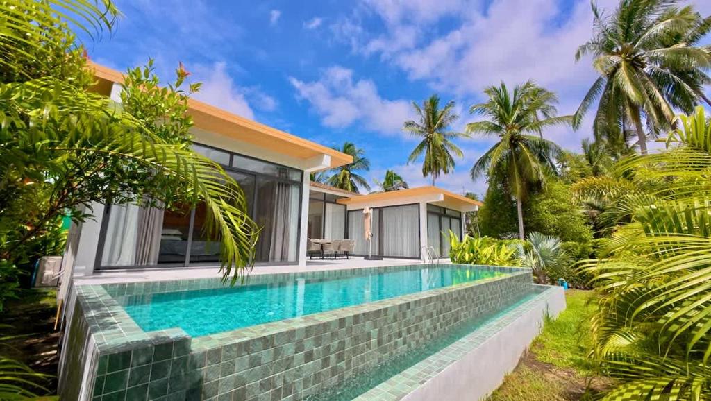 a swimming pool in front of a villa at White Lotus Villa in Ko Phangan