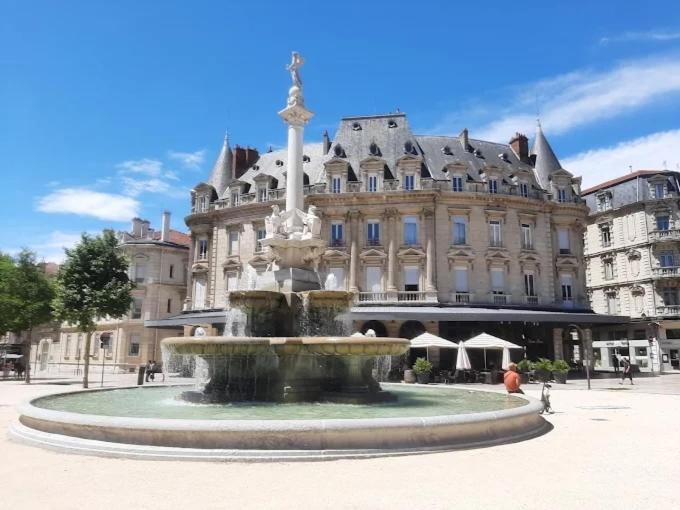 Fotografie z fotogalerie ubytování Hyper Centre de Valence - Studio N43 v destinaci Valence