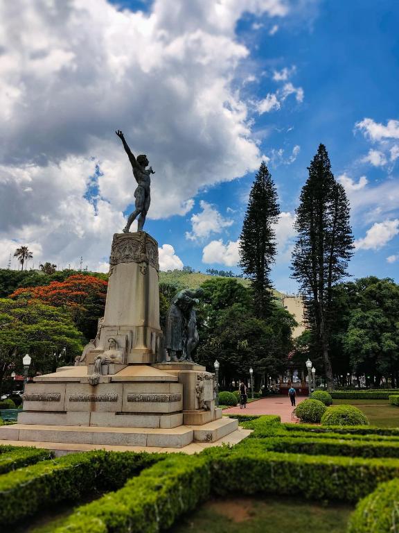 MOVA Hotel D'oeste - Localizado em frente a Praça Principal da Cidade, na área Central - Pé na Praça