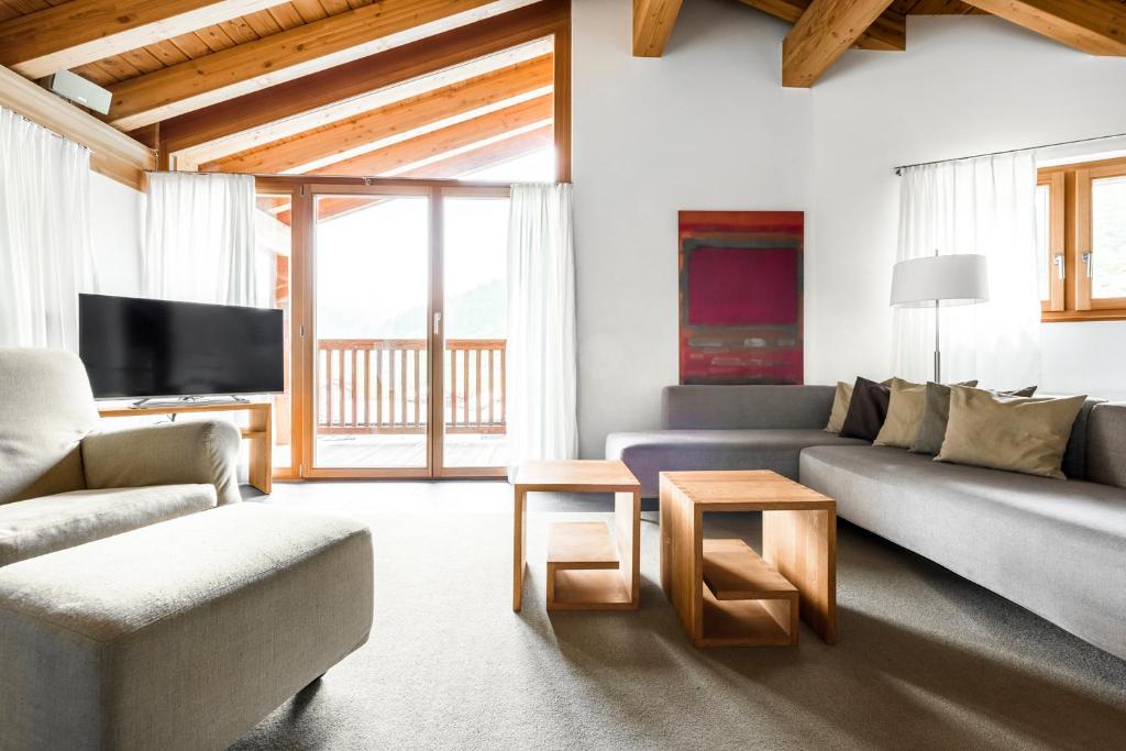 TV a/nebo společenská místnost v ubytování Ari Resort Apartments