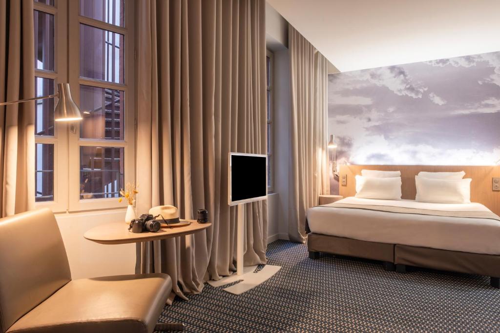 Le Grand Balcon Hotel - 8