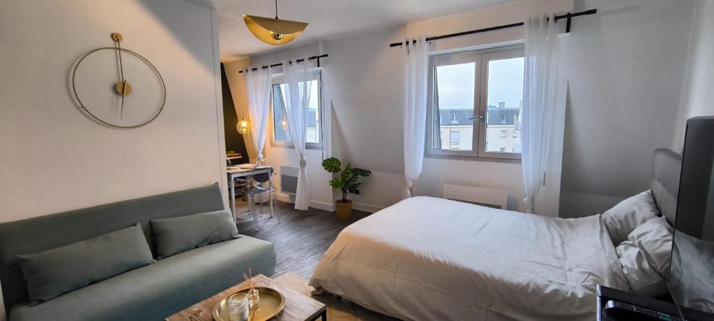 Una cama o camas en una habitación de Le pied à terre