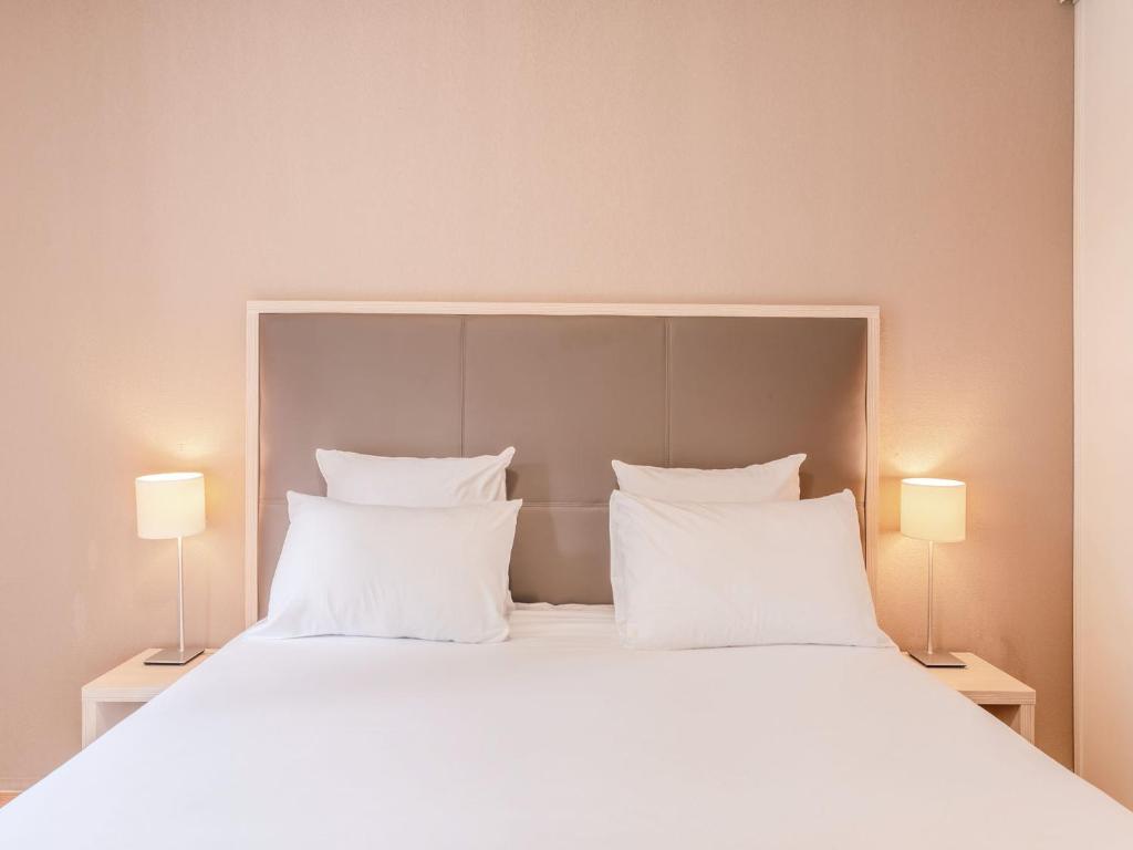 En eller flere senge i et værelse på Séjours & Affaires Nantes La Beaujoire