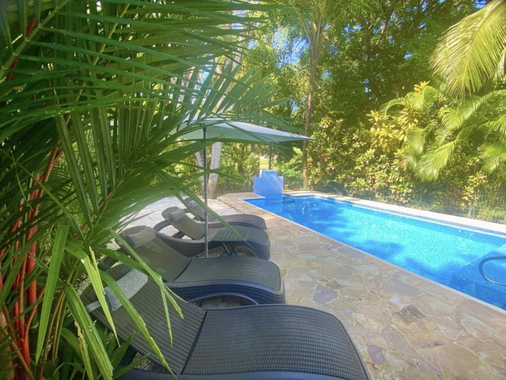 Piscina de la sau aproape de Golf Beach House w/ Pool (5 min. walk to beach!)