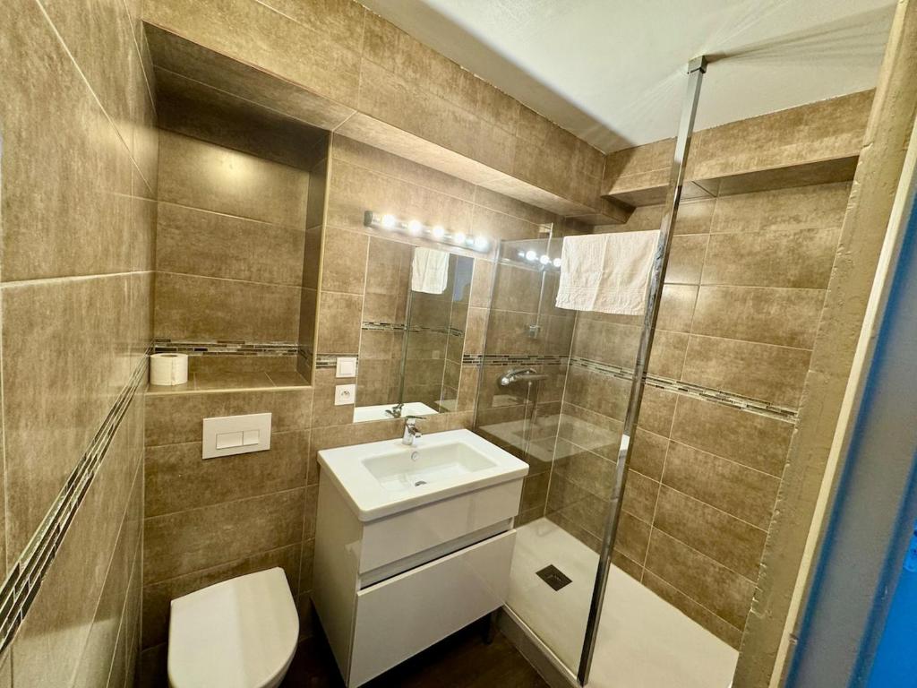 Ένα μπάνιο στο Hyper Centre de Valence - Grand Studio N54