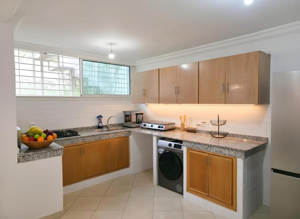 Kuchyň nebo kuchyňský kout v ubytování Designer Beach House - Near Grand stadium