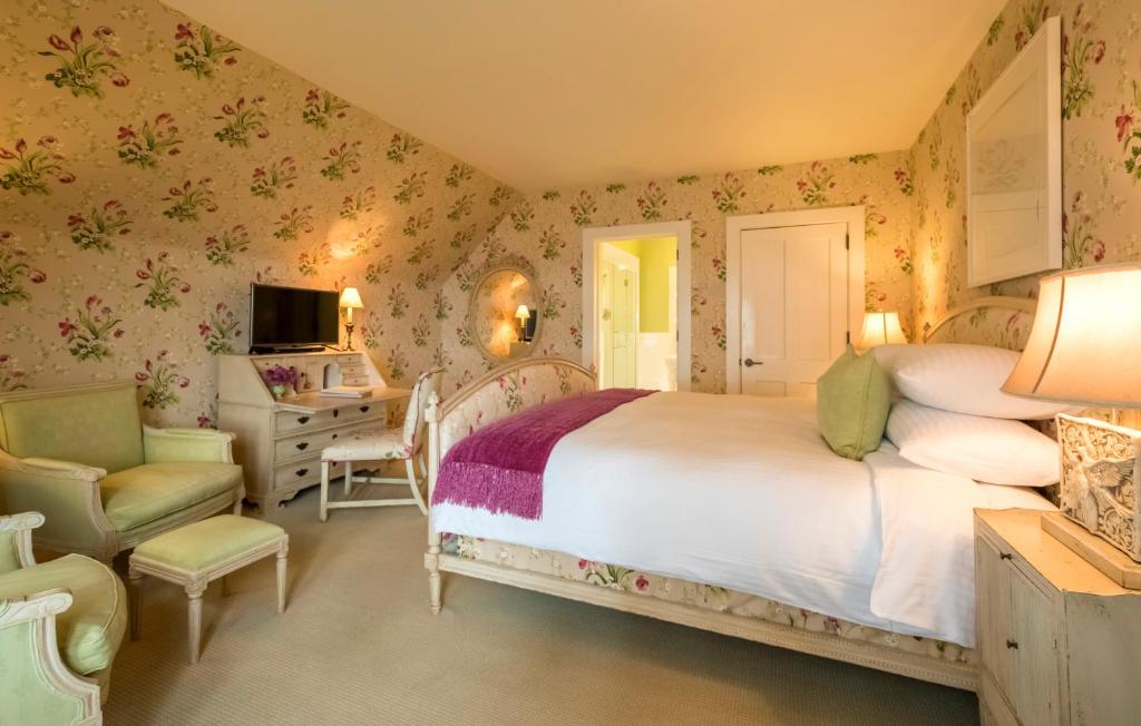 Inns of Aurora Resort & Spa - Room King With Lake View - E.B Morgan House