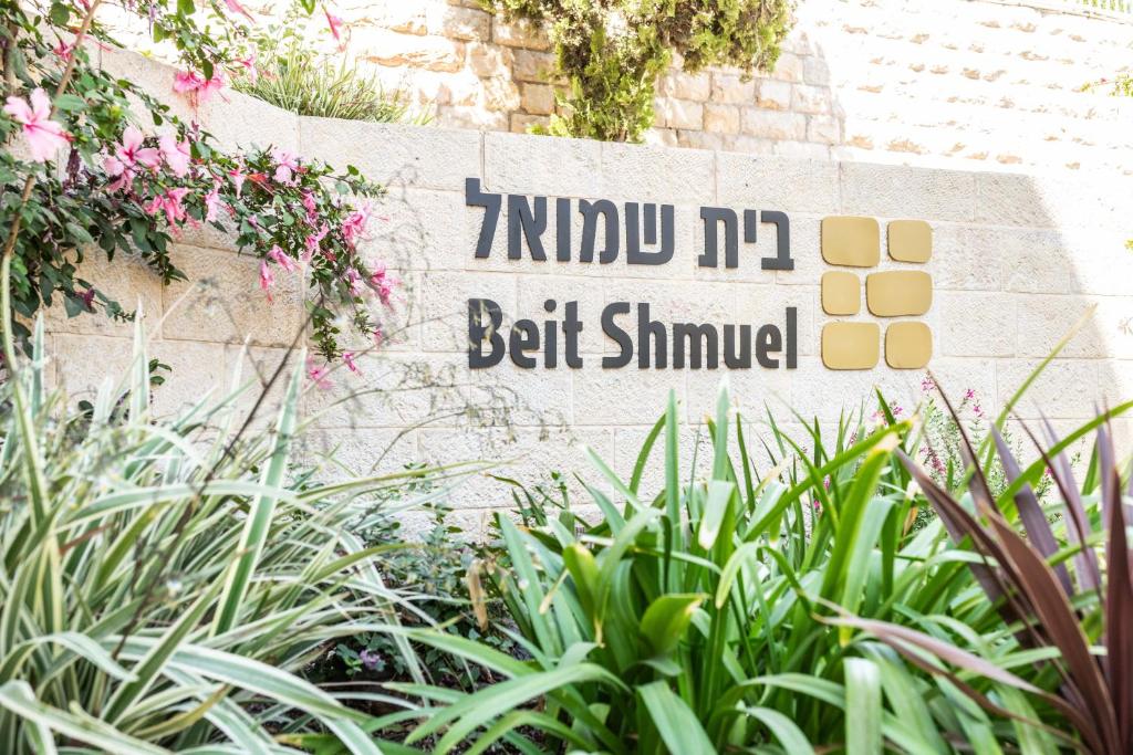 a sign that says tunghai but shamed at Hotel Beit Shmuel in Jerusalem