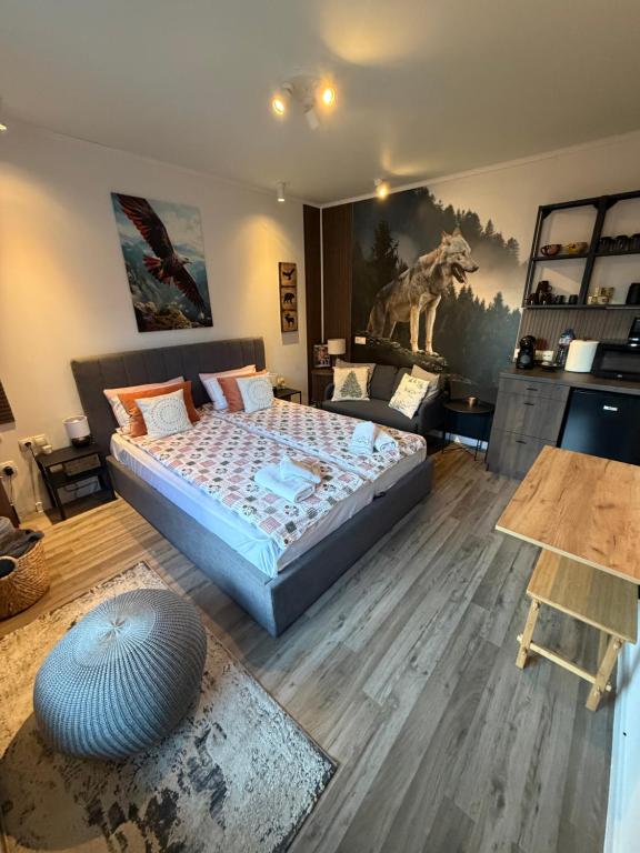 En eller flere senge i et værelse på Luxury Studio2 in Hotel Friends Spa