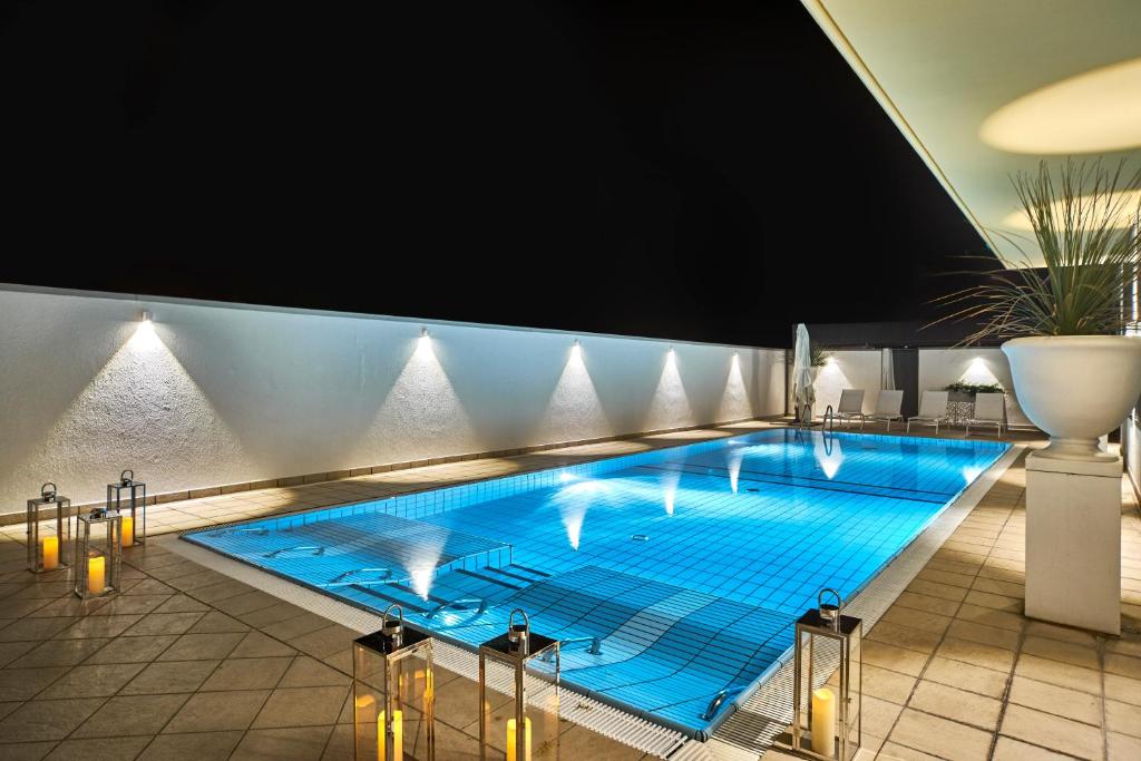 Bazén v ubytování Palace Hotel Regina nebo v jeho okolí