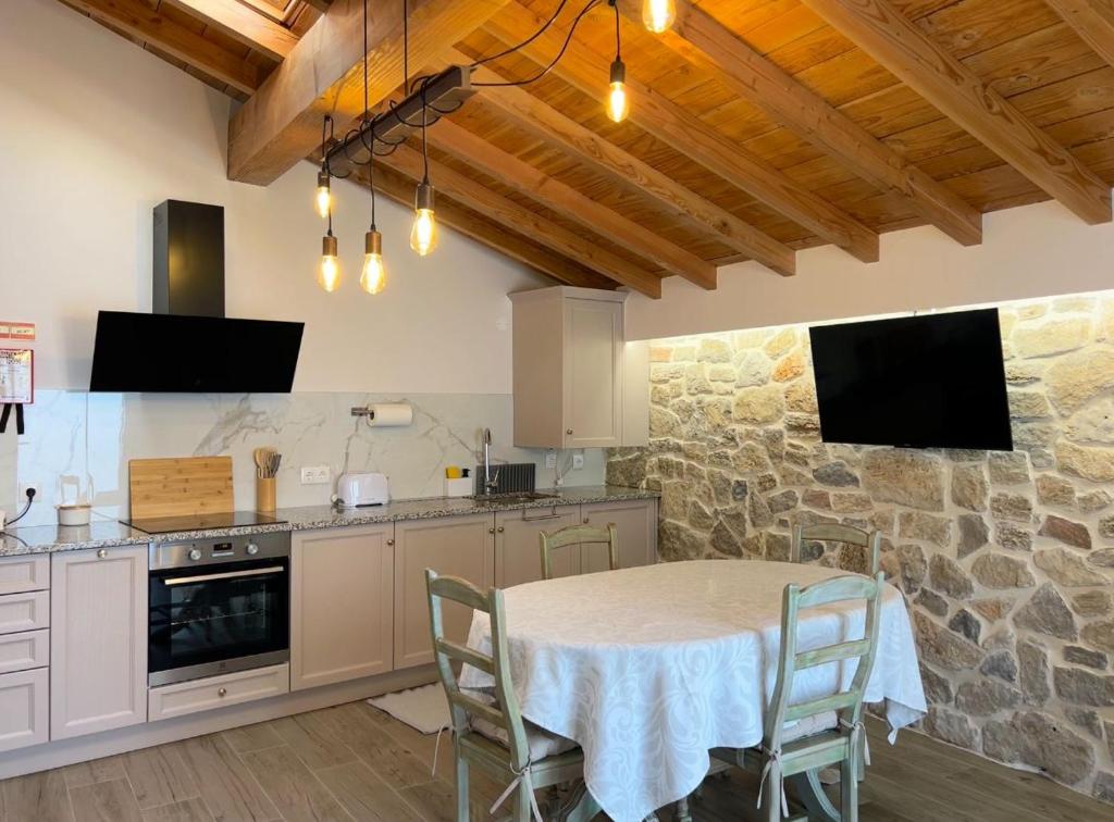 Η κουζίνα ή μικρή κουζίνα στο Casinha do Palheiro T1-Casinhas de Trás das Eiras