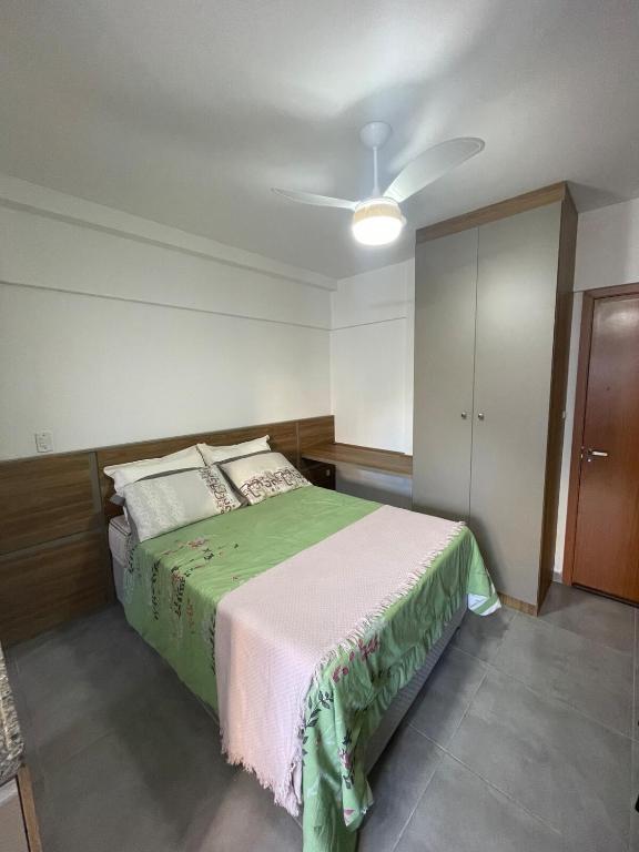 a bedroom with a bed and a ceiling fan at Refúgio central in Barbacena