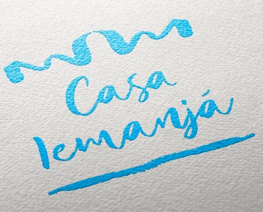 een tekening van de woorden 'katten leren' op papier bij Casa Iemanjá in Vila do Bispo