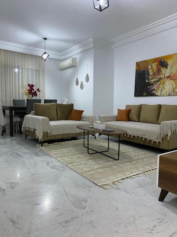 Et opholdsområde på Double Bedroom Flat les Berges du Lac 2