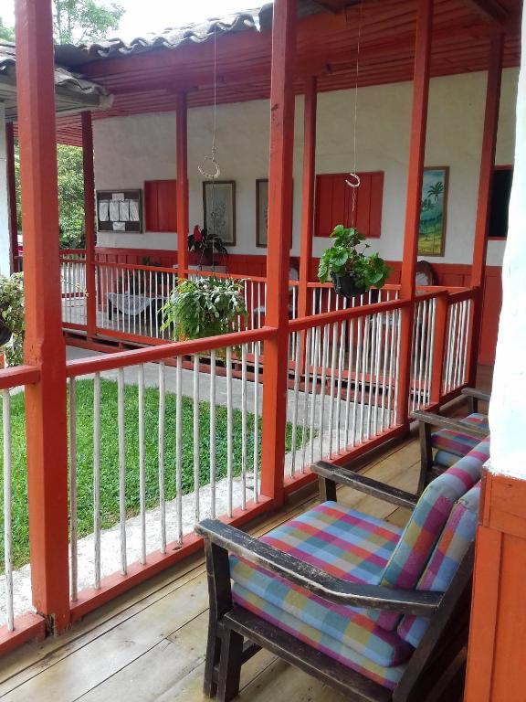 Balkón nebo terasa v ubytování Hostal Rio Arabia - Valle De Cocora HOTEL