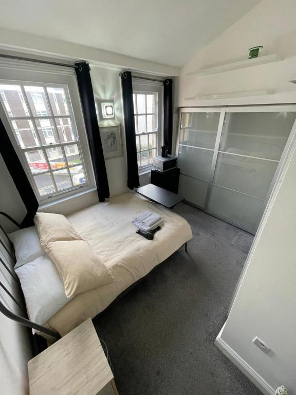 London Bridge Shard En-Suite, London (updated prices 2027)