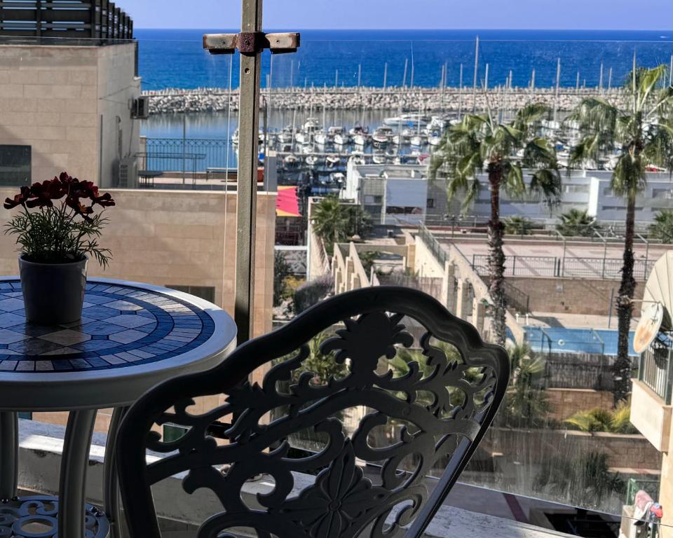 En balkon eller terrasse på Marina View
