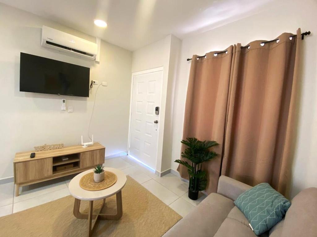 Φωτογραφία από το άλμπουμ του Cozy house 5 minutes from the airport σε Las Flores