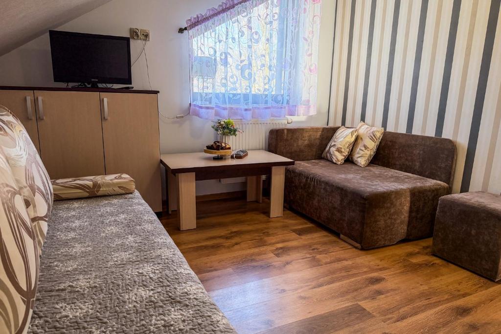 Agroturystyka u Gazdy, Wisła - nocleg ze śniadaniem, 1 km od stoku, idealny dla rodzin z dziećmi, Domek z balią & Apartamenty - Petite Chambre Double