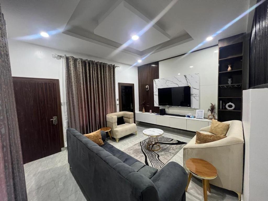 TV a/nebo společenská místnost v ubytování Dame Court