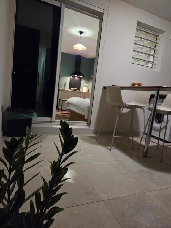 Fotografie z fotogalerie ubytování Sawadee Studio, meublé & jardin v destinaci Saint-Denis