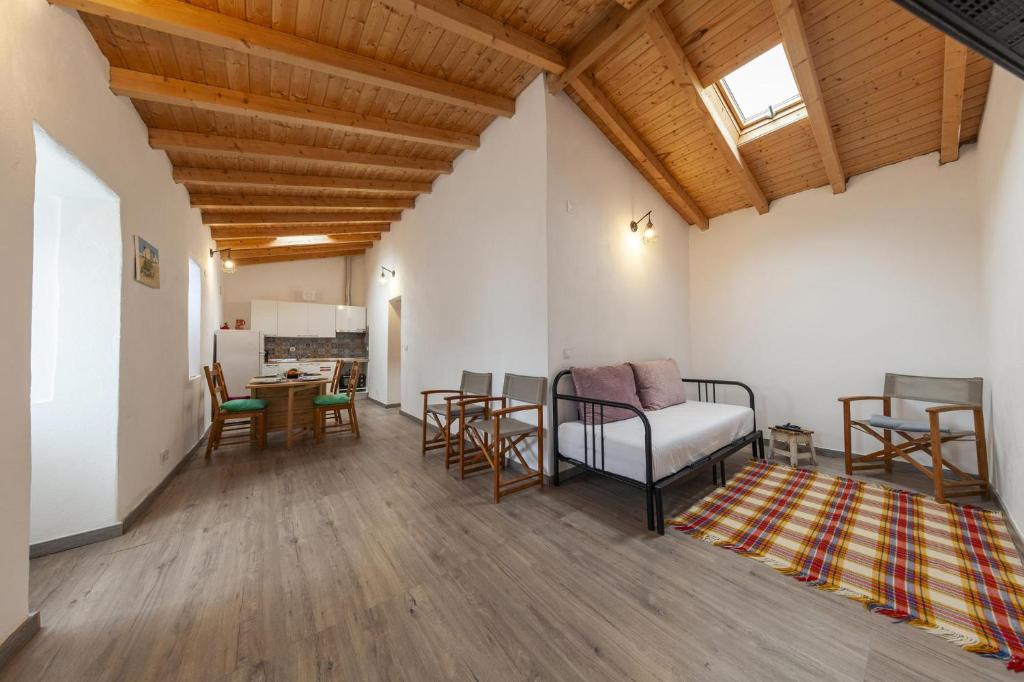 A28 - Castela Street Townhouse in Espiche
