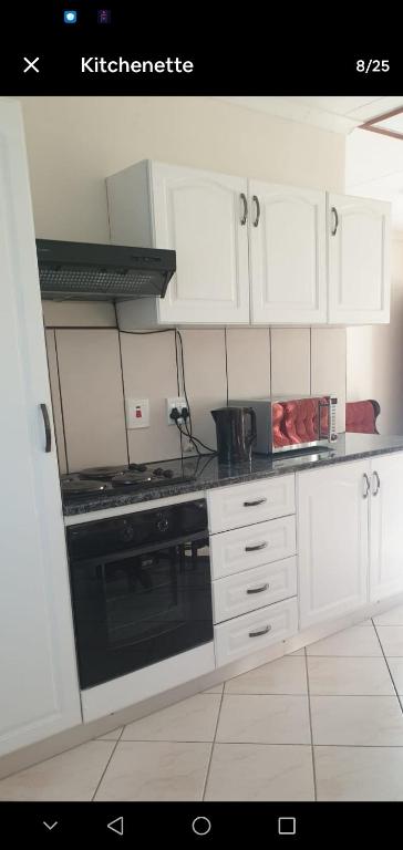 Kuchyň nebo kuchyňský kout v ubytování VSA Self-catering accommodation