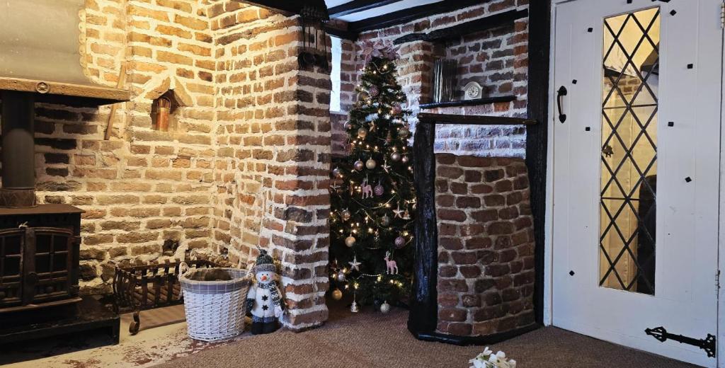 Φωτογραφία από το άλμπουμ του Beautiful historic cottage pets welcome σε Birchington