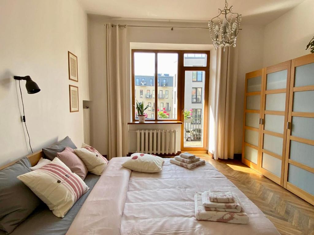 Ένα ή περισσότερα κρεβάτια σε δωμάτιο στο Spacious Old Town Apt, 3 Rooms, Sleeps 6-7