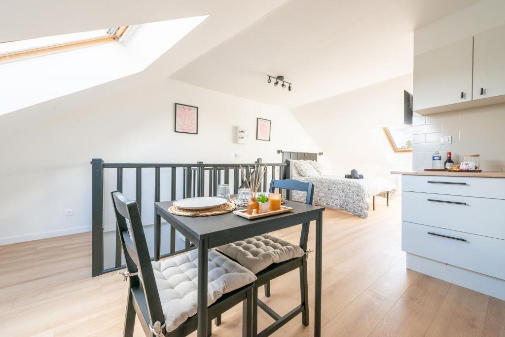 a kitchen and dining room with a table and chairs at Casa 159 - SAINT QUENTIN in Saint-Quentin