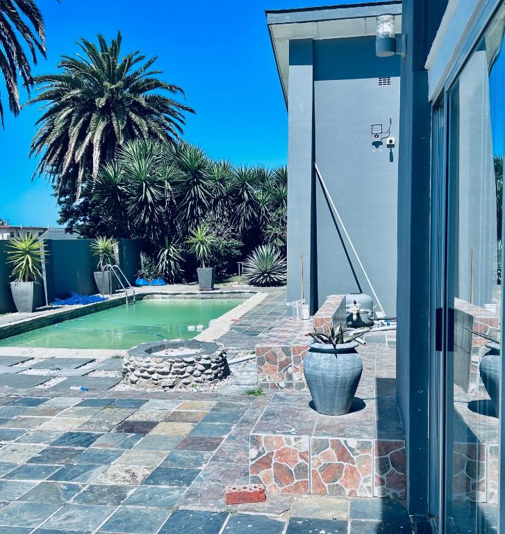 a house with a swimming pool in a yard at Enez Place in Gqeberha