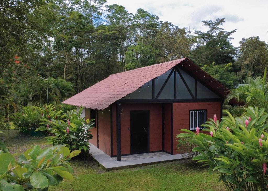 Κήπος έξω από το Cozy Studio with private tropical forest