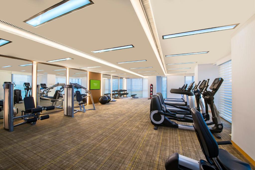 Fitness centrum a/nebo fitness zařízení v ubytování Oakwood Hotel & Residence Suzhou