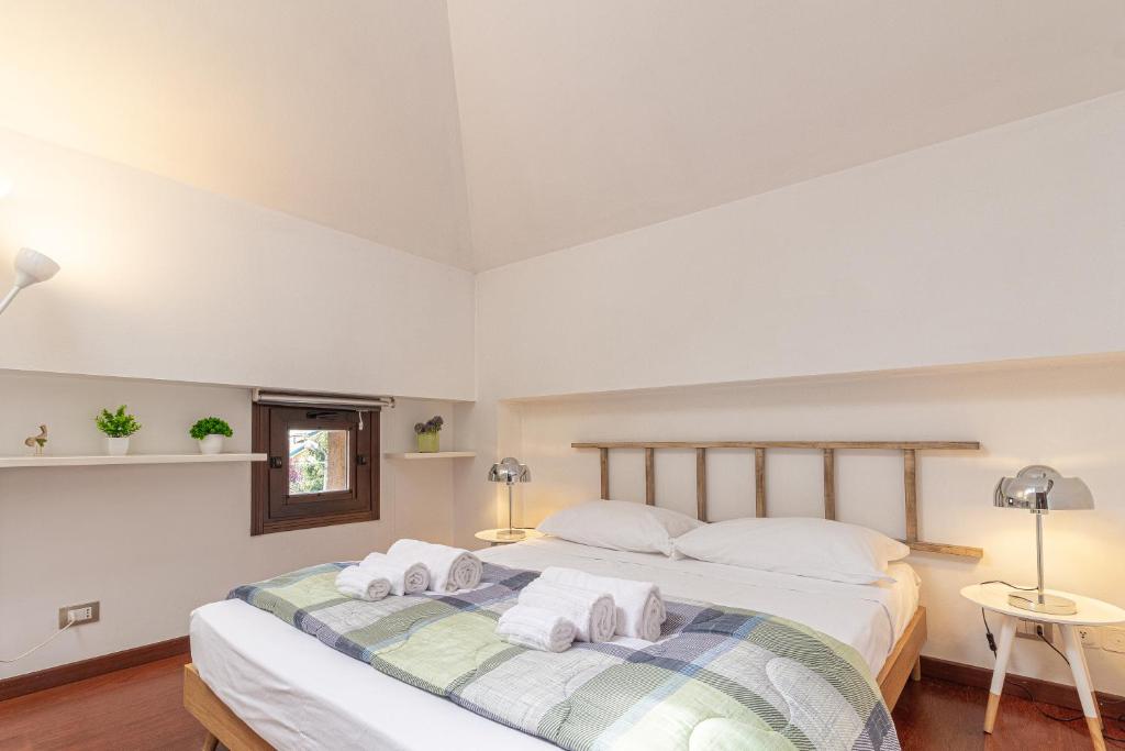 a bedroom with two beds with towels at Il camino felice - 201 by Houset in Monza