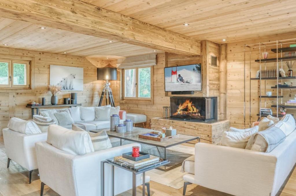 Телевизор и/или развлекательный центр в Chalet Alps Rosiere Courchevel