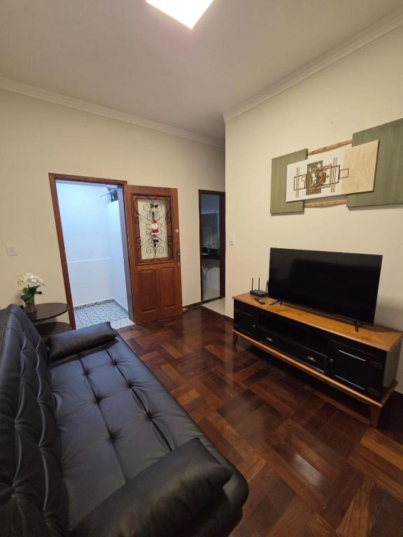 a living room with a couch and a flat screen tv at Casa do Mateus no bairro Pilar in Ouro Preto